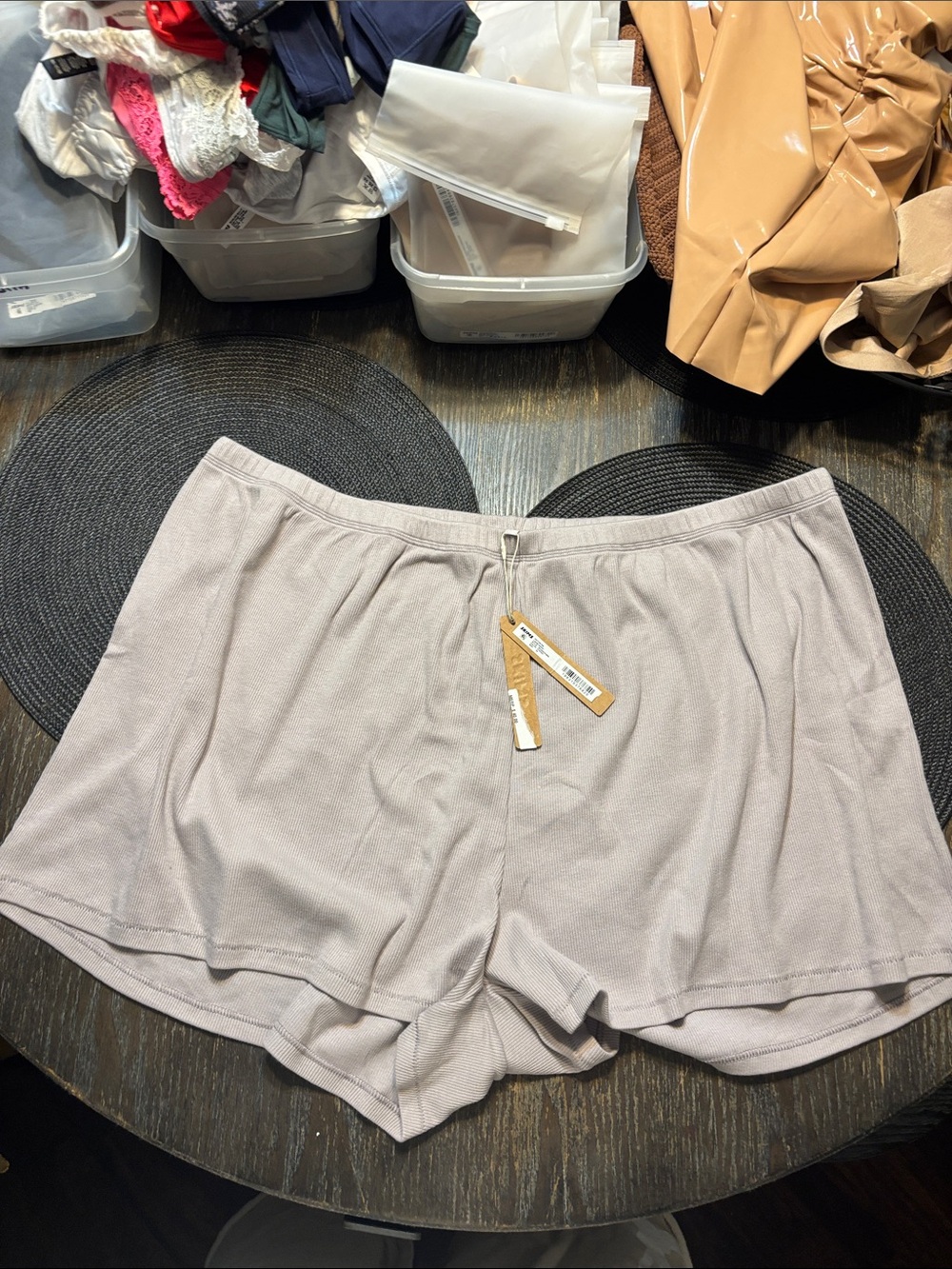 SKIMS oyster cotton rib loose Shorts NWT (smokers)